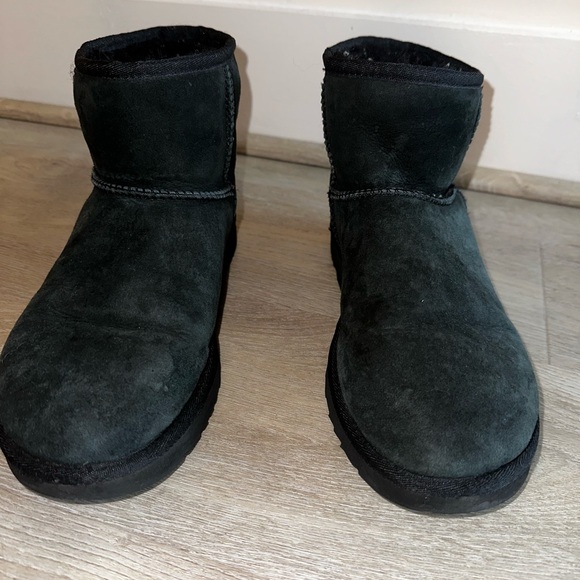 UGG Classic Mini II Boot Black - Picture 4 of 7
